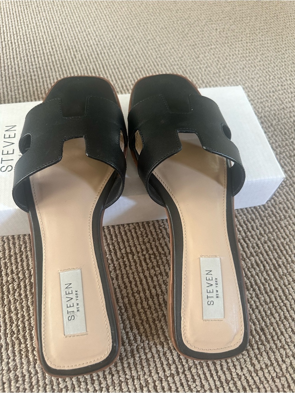 STEVE MADDEN Black Leather Slide Mules